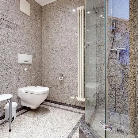 Komfortplus Mit 1 Schlafzimmer Und Balkon Im Dachgeschoss 196 *