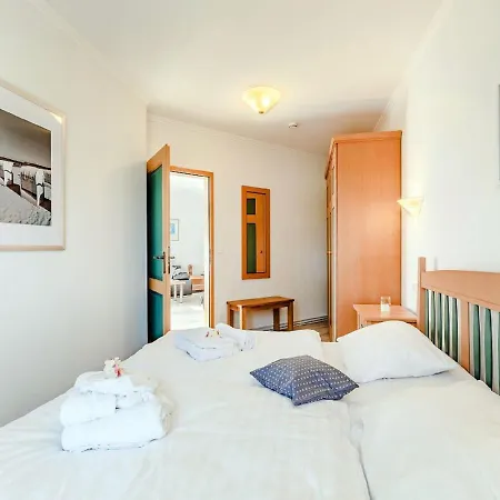 Komfortplus Mit 1 Schlafzimmer Und Balkon Im Dachgeschoss 196 *