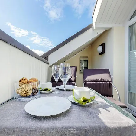 Komfortplus Mit 1 Schlafzimmer Und Balkon Im Dachgeschoss 196 Apartment *